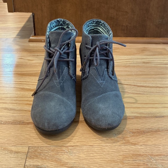 Toms size 6.5 wedge - Picture 2 of 5